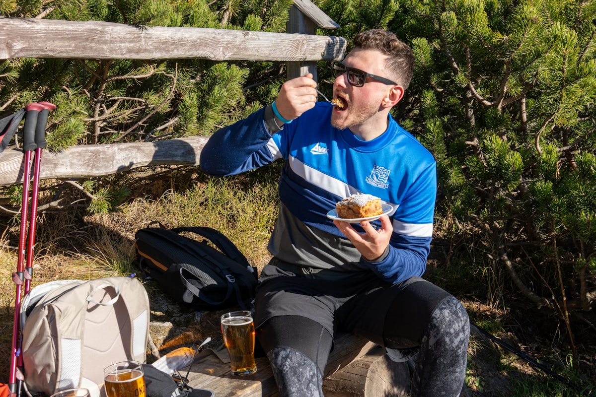 Deportista analizando plan nutricional